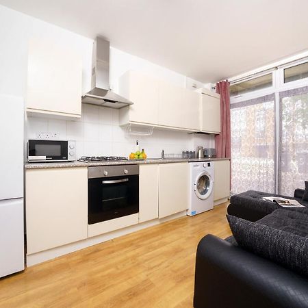 Ferienwohnung Cozy 2-Bed Garden Flat, With Free Private Parking, Wembley London Exterior foto