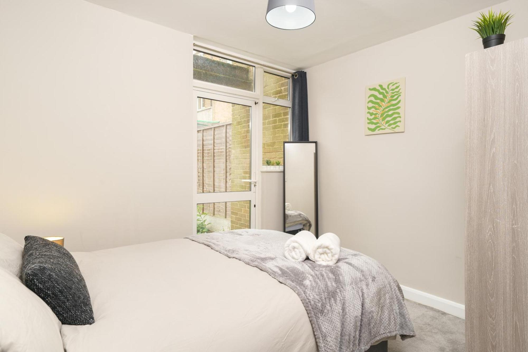 Ferienwohnung Cozy 2-Bed Garden Flat, With Free Private Parking, Wembley London Exterior foto
