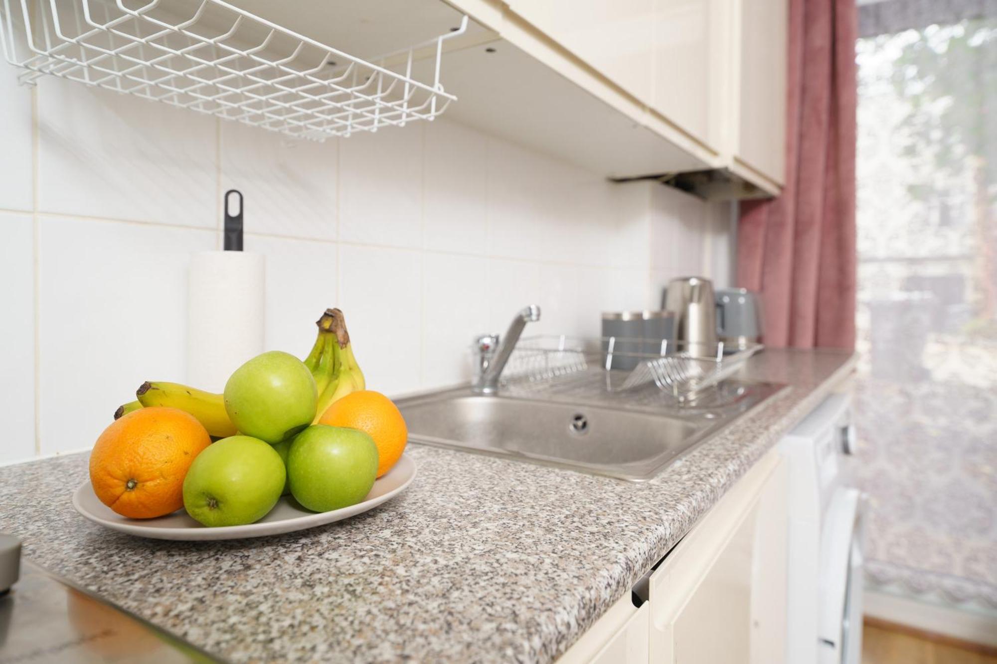 Ferienwohnung Cozy 2-Bed Garden Flat, With Free Private Parking, Wembley London Exterior foto